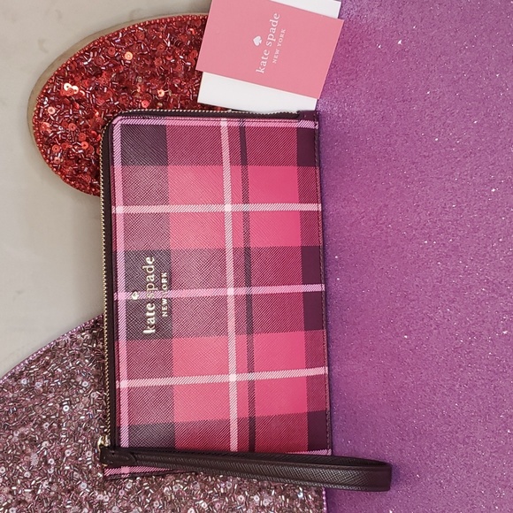 kate spade Handbags - Kate Spade ♠️❤️NWT❤️♠️ Adorable Red Plaid Wristlet!  ♠️❤️♠️❤️♠️❤️